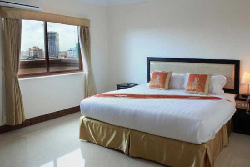 Cardamom Hotel & Apartment Phnom Penh Exterior foto