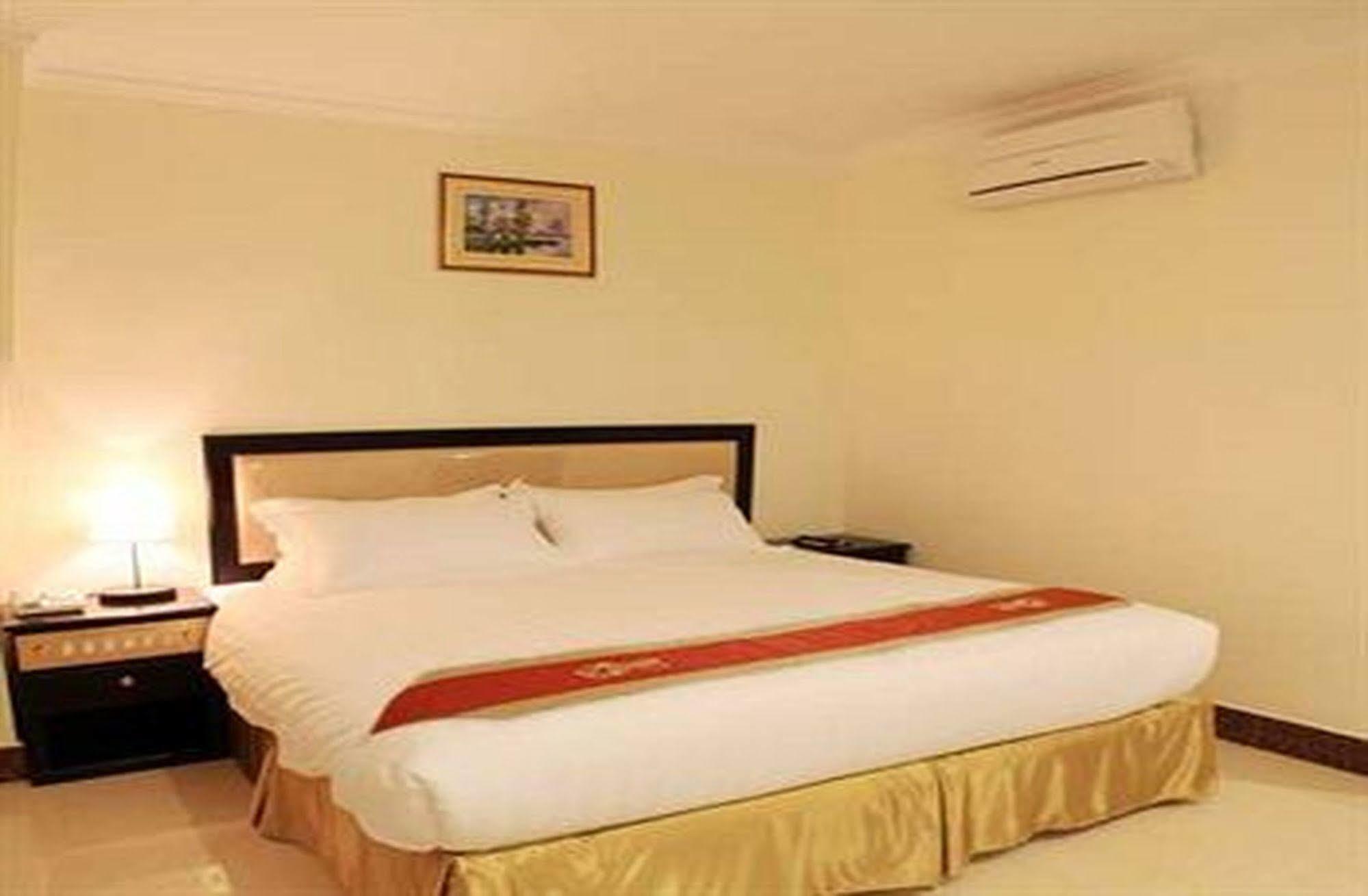 Cardamom Hotel & Apartment Phnom Penh Exterior foto