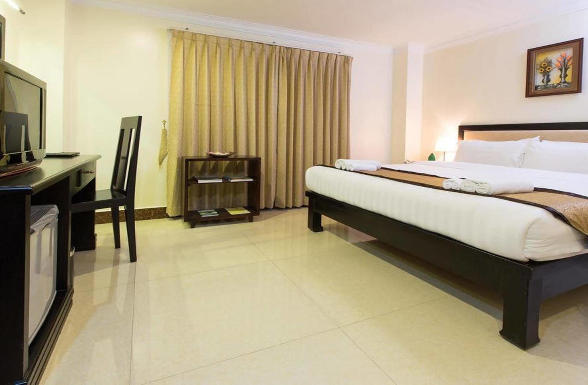 Cardamom Hotel & Apartment Phnom Penh Exterior foto
