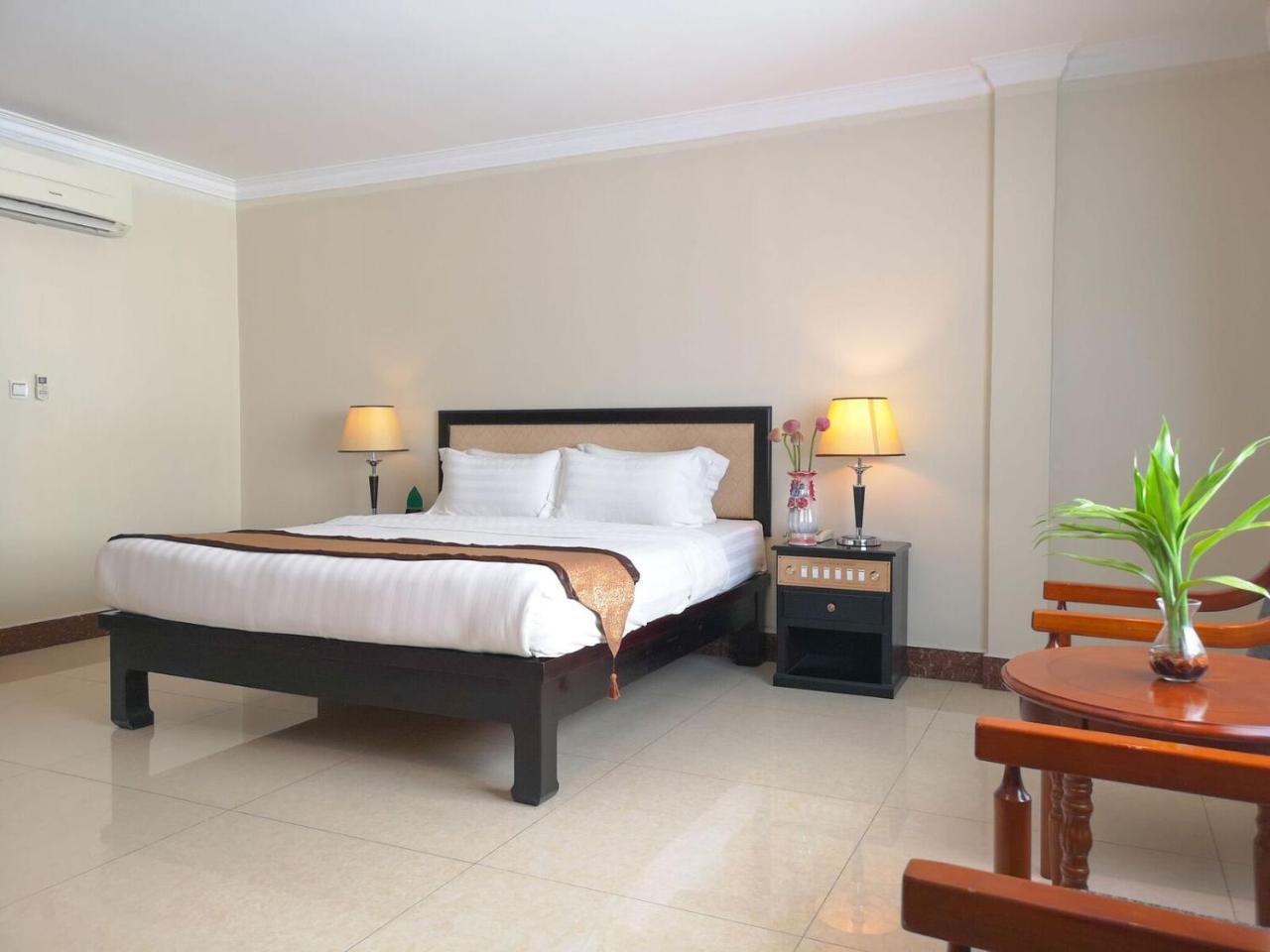 Cardamom Hotel & Apartment Phnom Penh Exterior foto