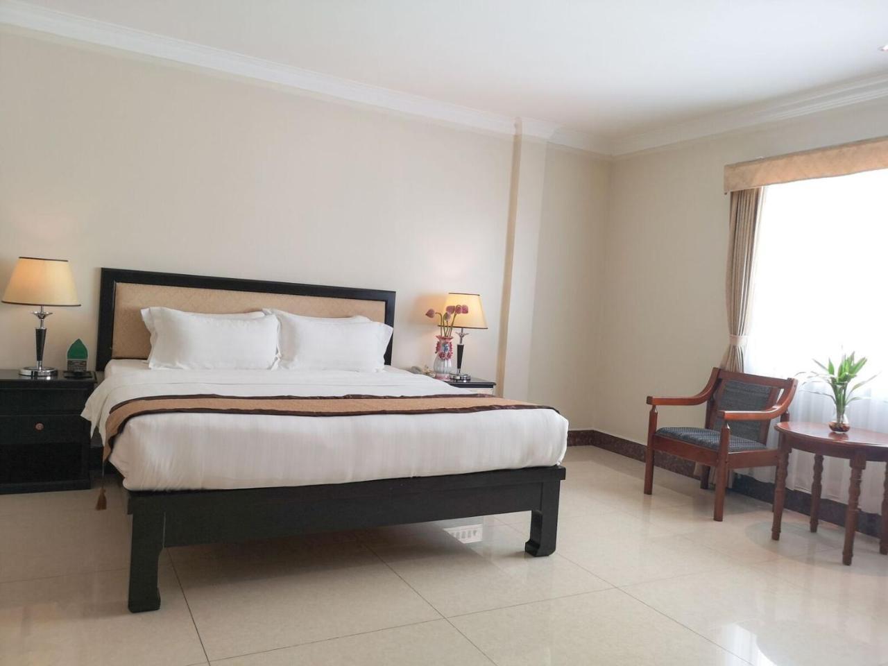 Cardamom Hotel & Apartment Phnom Penh Exterior foto