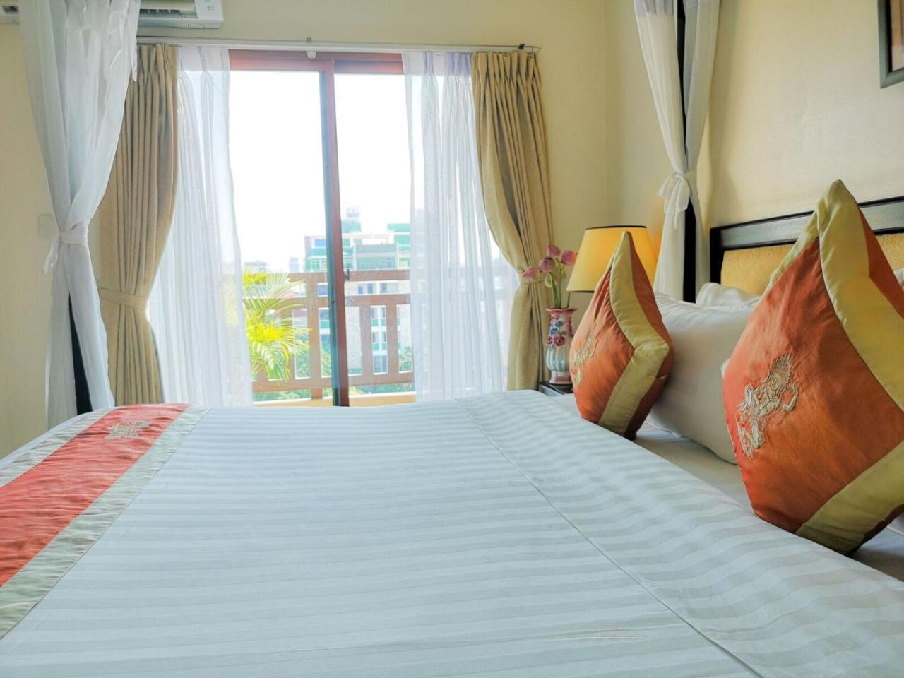 Cardamom Hotel & Apartment Phnom Penh Exterior foto