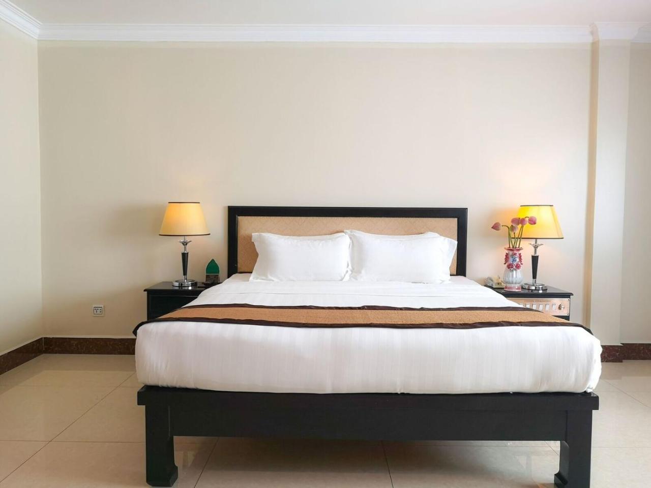 Cardamom Hotel & Apartment Phnom Penh Exterior foto