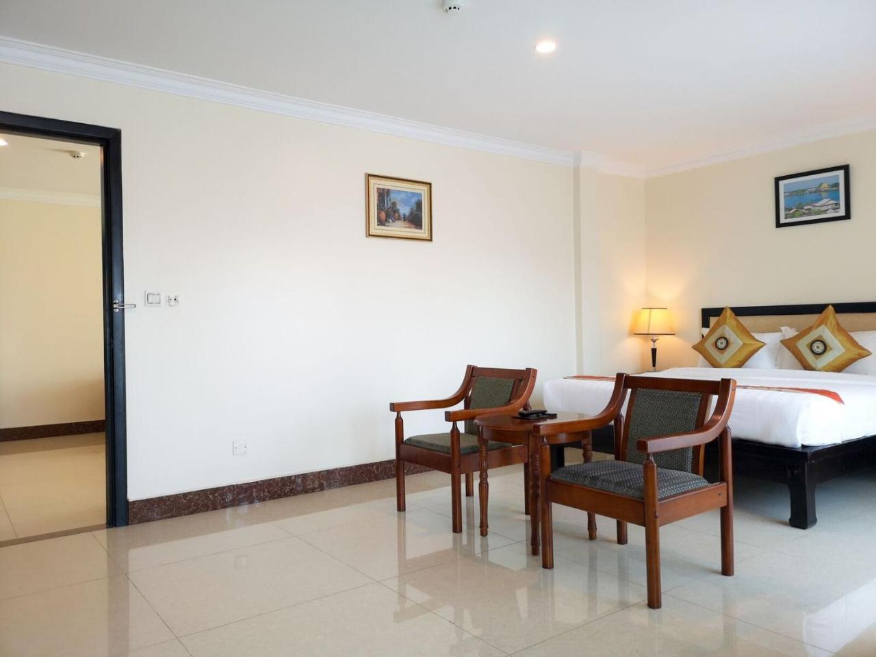Cardamom Hotel & Apartment Phnom Penh Exterior foto